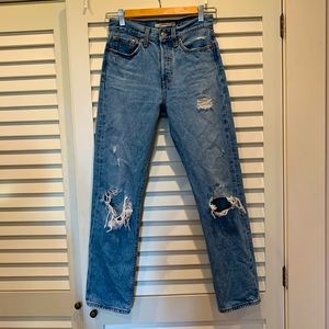Levi’s Wedgie Straight size 24